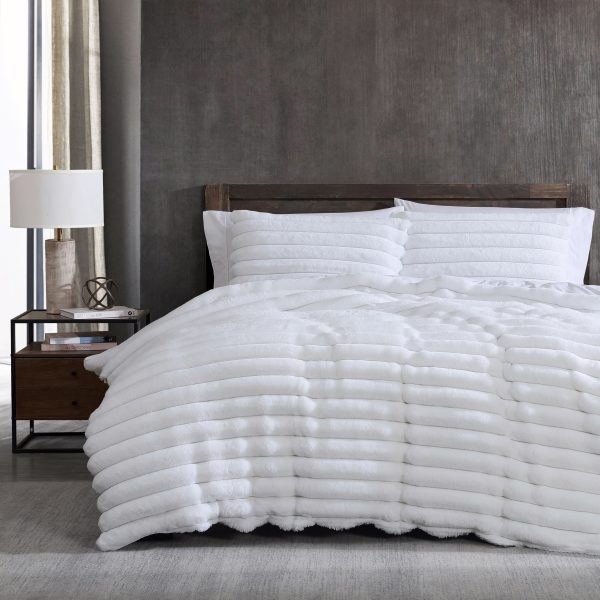 JAX CHUNKY FAUX FUR QUILT COVER SET IN WHITE