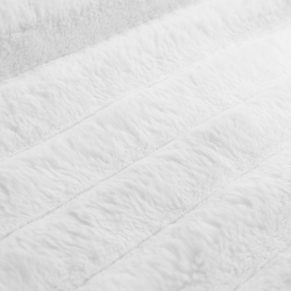 JAX CHUNKY FAUX FUR QUILT COVER SET IN WHITE - Image 2