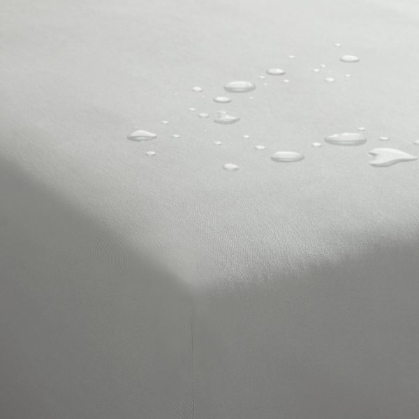 WATERPROOF SHEET SET IN SILVER - Image 2