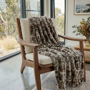 Jayne BUBBLE MINK THROW IN MOCHA