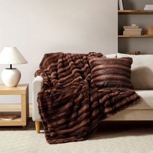 Loch FAUX RABBIT FUR THROW IN RUST/COPPER